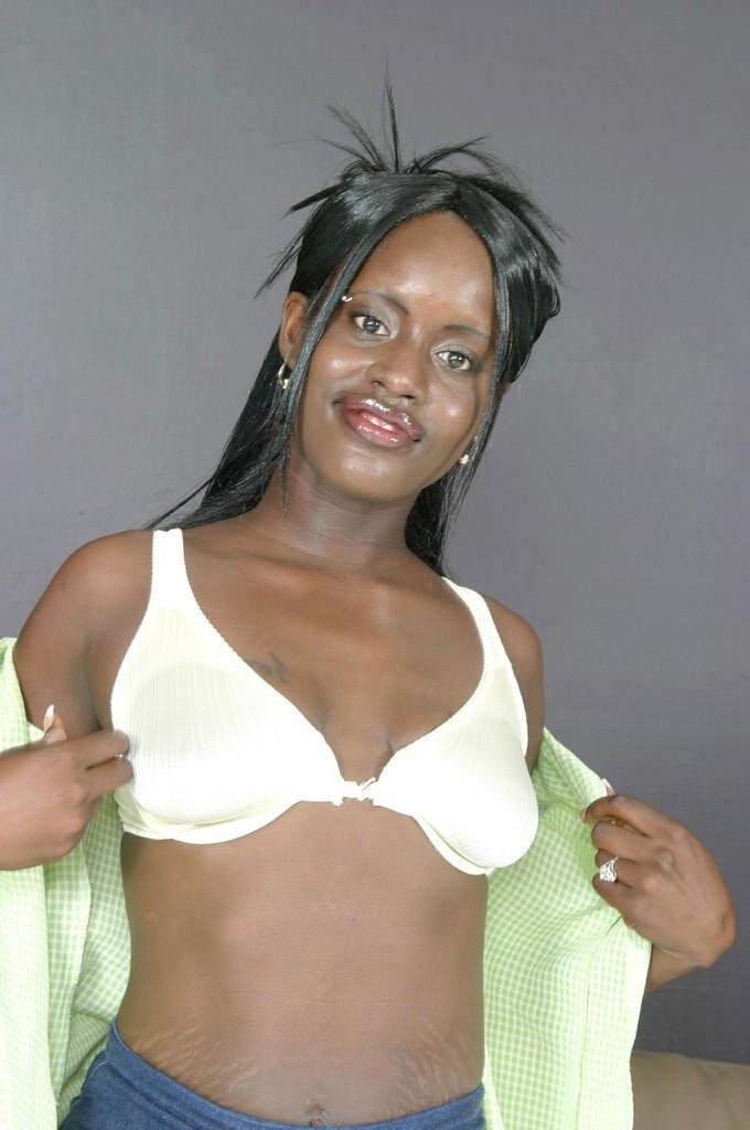 20P Strip teasing horny ebony milf loves playing with her pussy