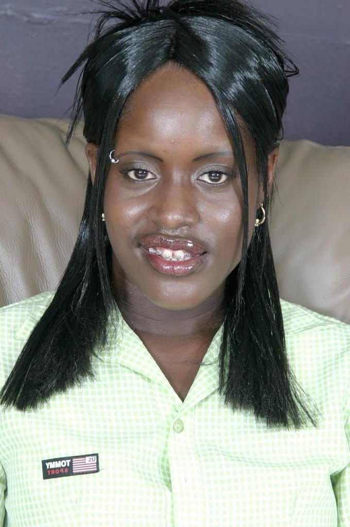 20P Horny amateur ebony loves rubbing her shaved pussy