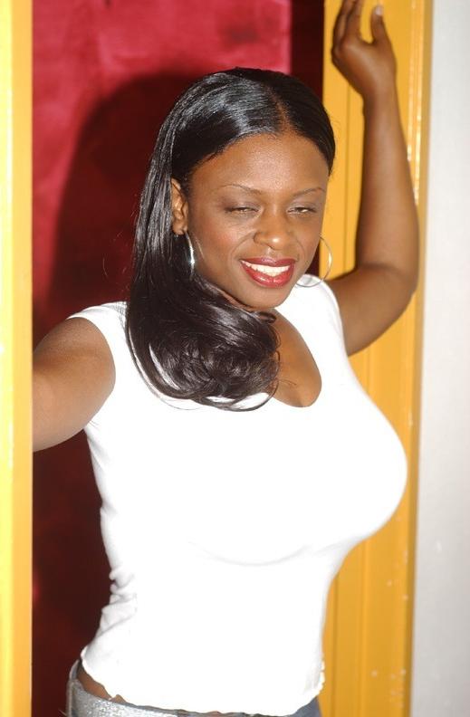 17P Ebony Milf With Massive Titties Showing Her Pink