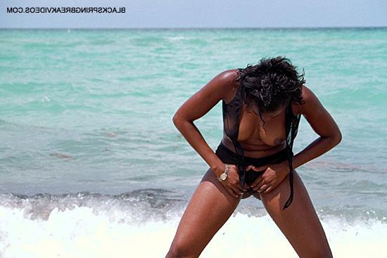 16P Nice perky  tits on black college amateur