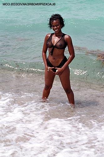 16P Nice perky  tits on black college amateur