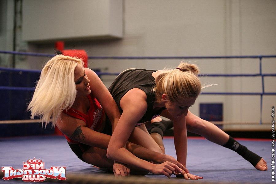 12P Two lesbo bitches are punching each in catfight
