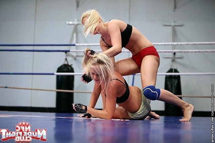 16P Brandy Smile blond lesbian in catfight with Barbie