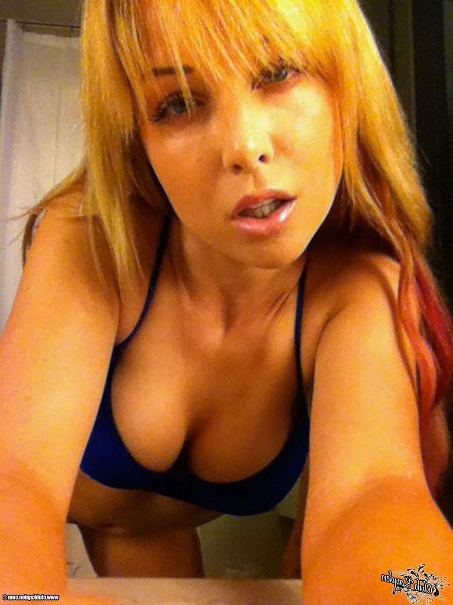 18P Kayden Kross takes naughty pictures with her cell phone