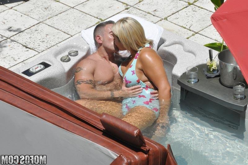 17P Couple fucking hard sex in public while a voyeur watch