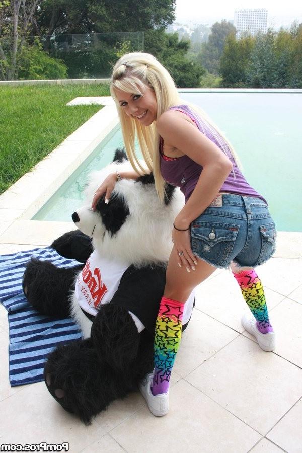16P Petite blonde Tessa Taylor gets ready for cock