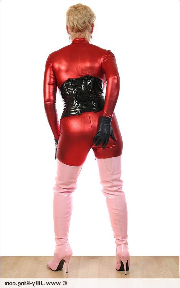 15P Jilly King in latex suit and high boots