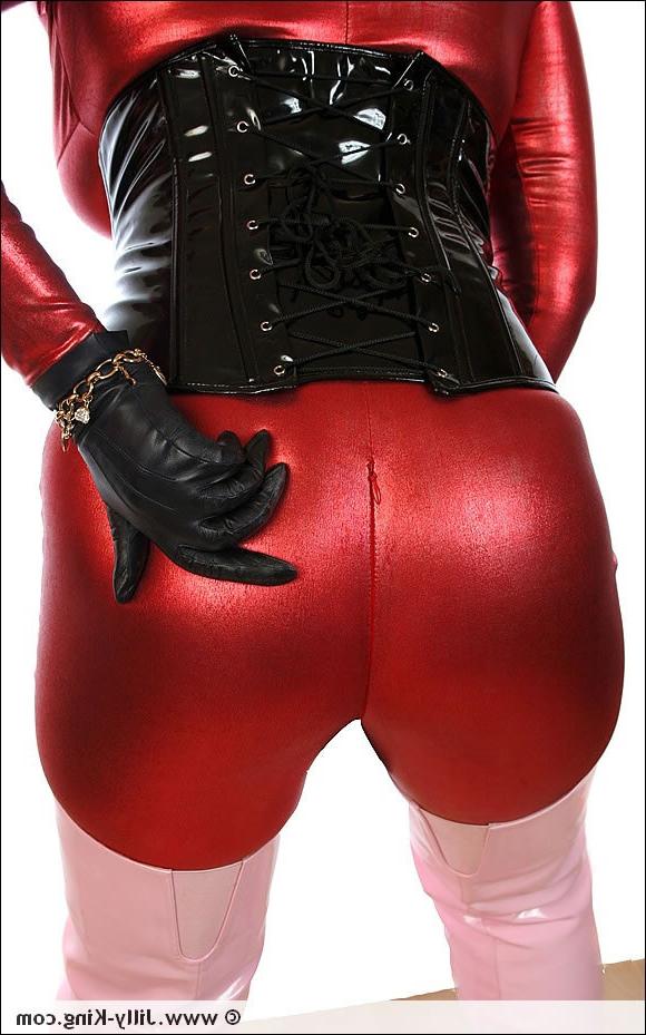 15P Jilly King in latex suit and high boots
