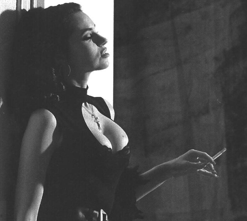 25P Beautiful Women Smoking B&W 008