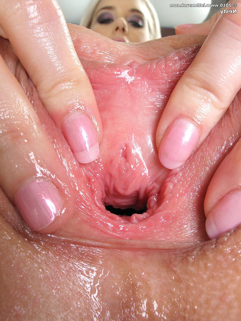 16P Sizzling blonde with a perfect ass toys her pink hole