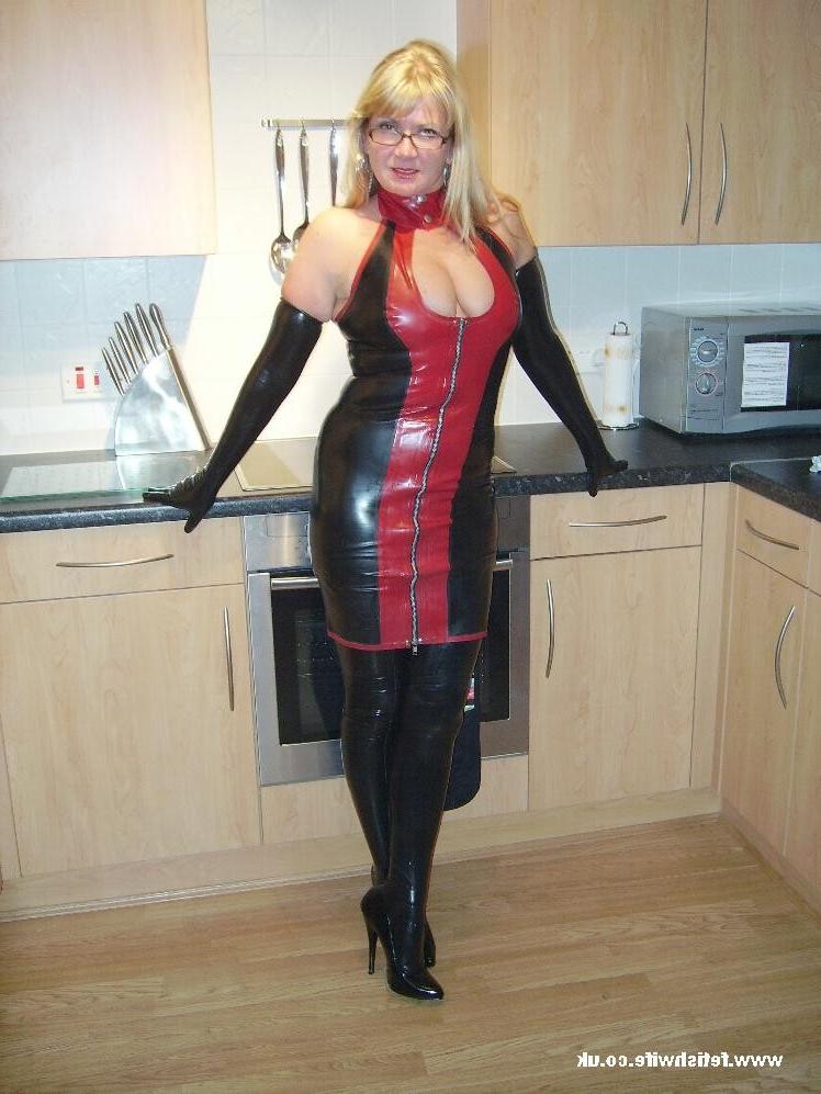 12P Amateur fetish wife in latex and nylon in the kitchen