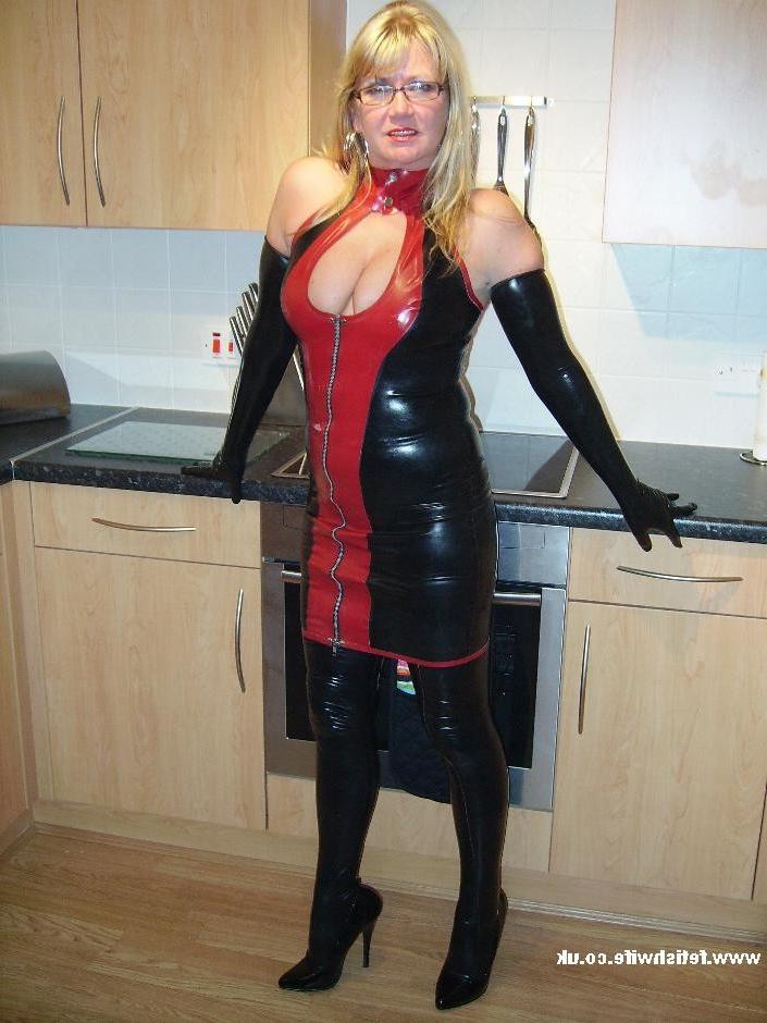12P Amateur fetish wife in latex and nylon in the kitchen
