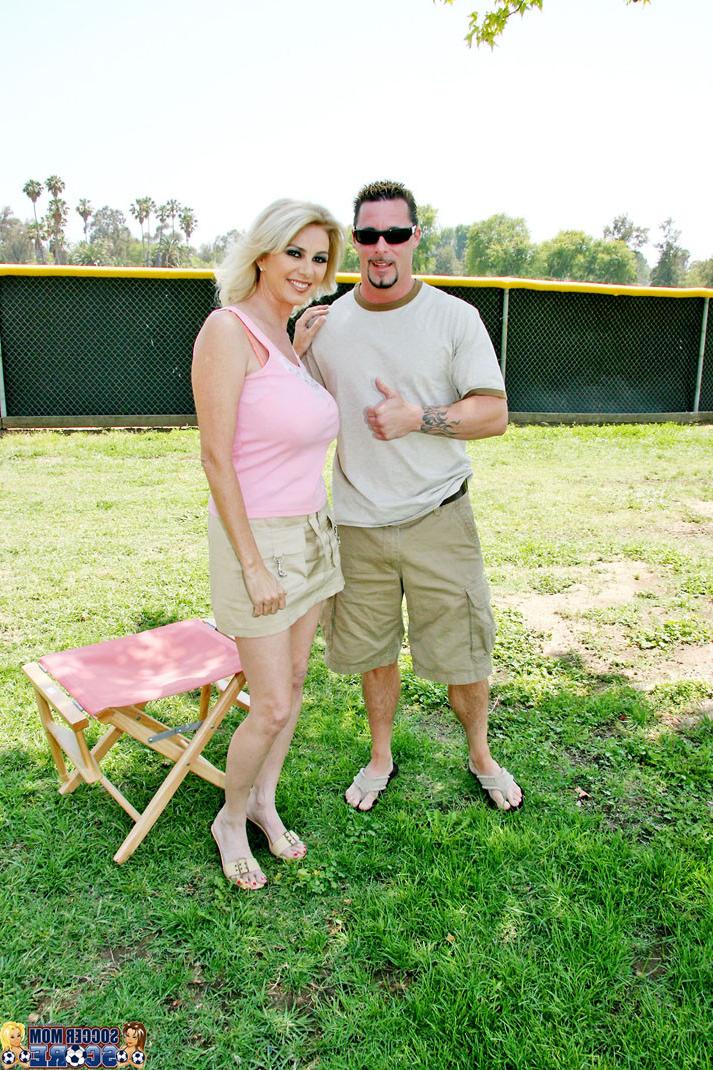 18P Sexy Soccer Mom Relives Some Sexual Tension
