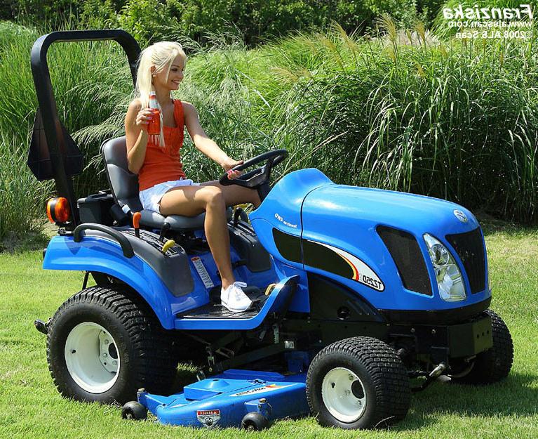 15P Tiny petite and skinny blonde outdoors on a fucking lawnmower