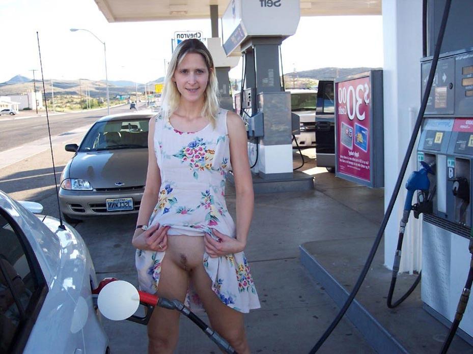 20P Blonde amateur wife exhib on holidays