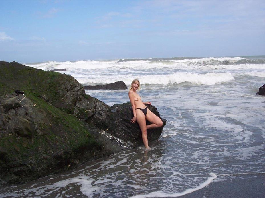 20P Blonde amateur wife exhib on holidays
