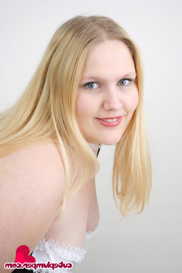 16P Cute blonde plump amateur maid showing her wet pink pussy