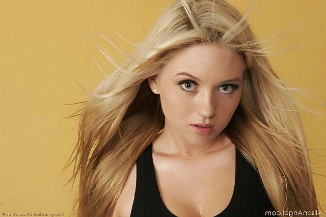 18P blonde honey stripping sports wear