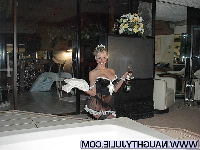 14P Amateur babe in maid suit teasing