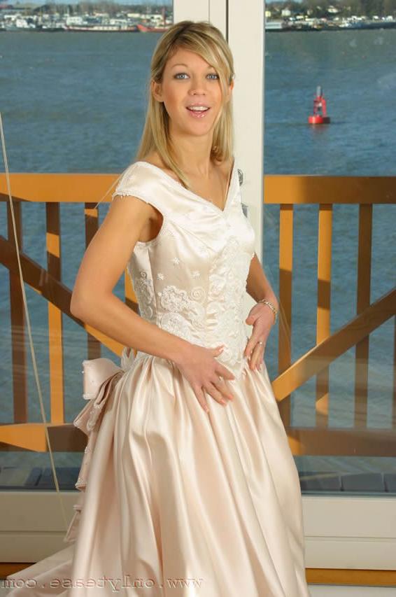 16P Married blonde teen babe in stockings