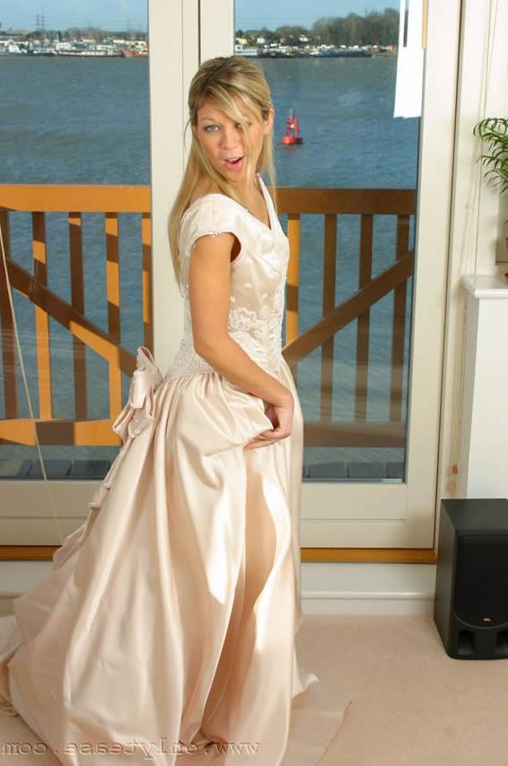 16P Married blonde teen babe in stockings