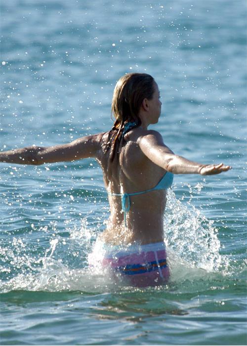 15P Busty aussie celeb Naomi Watts perfect perky tits