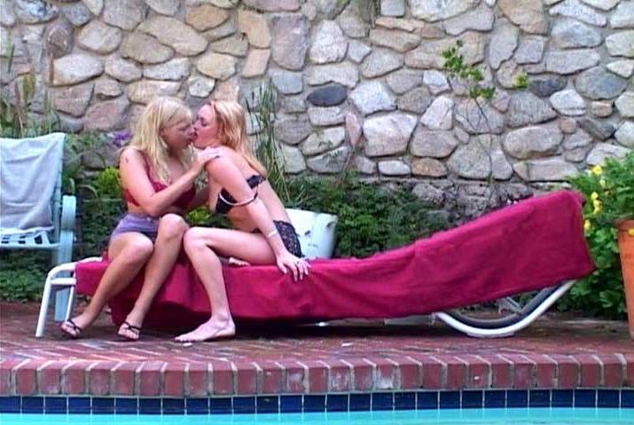 16P lesbian smokers licking each others pussies