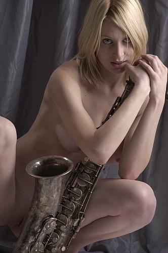 22P Blonde large breasts and tight hole blowing saxaph