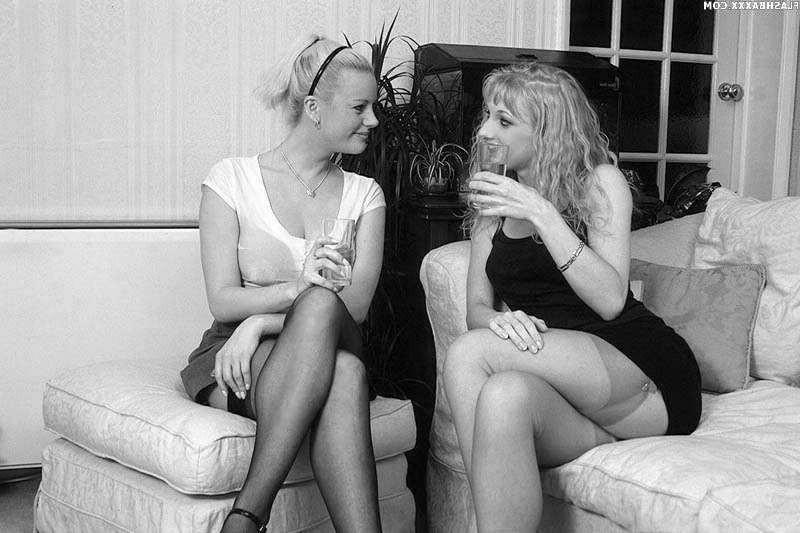 16P Retro look babes in classic stockings
