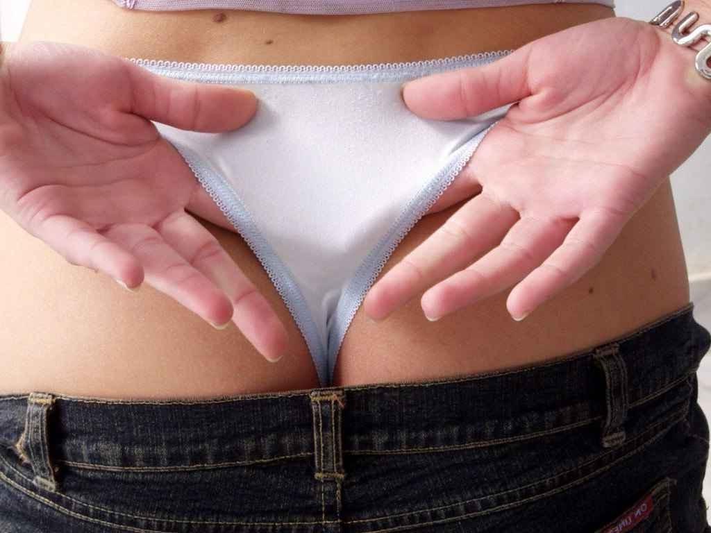 16P Babe masturbating with a toy