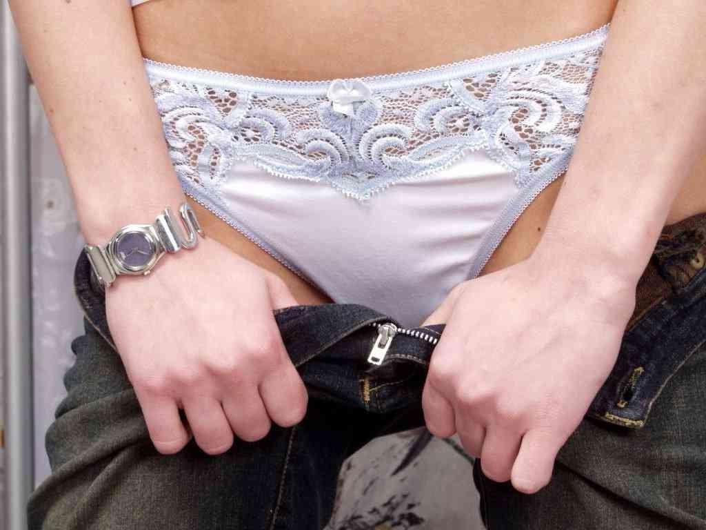 16P Babe masturbating with a toy