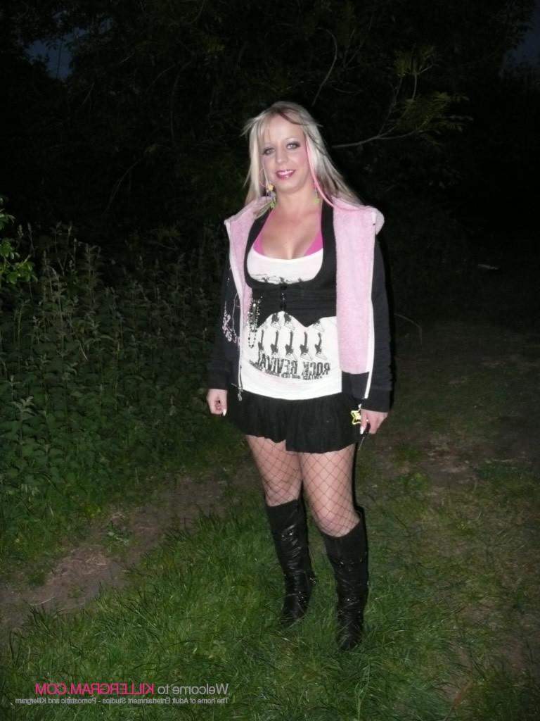 16P Loz Lorrimar Caught On Her Knees Sucking Outside