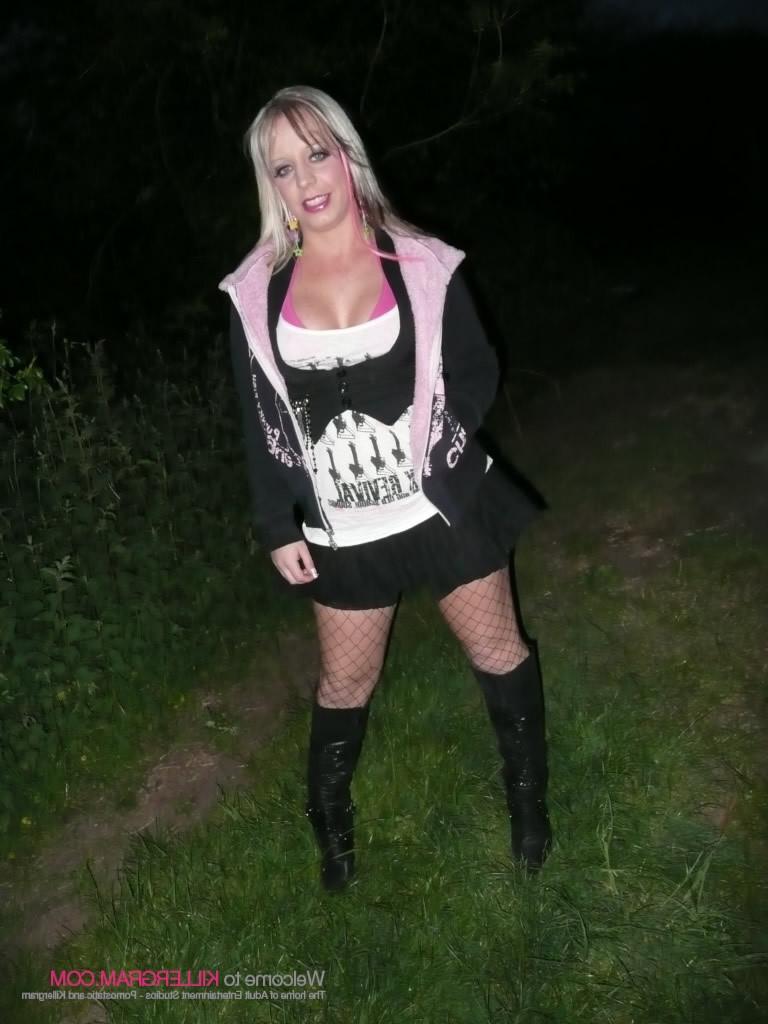16P Loz Lorrimar Caught On Her Knees Sucking Outside