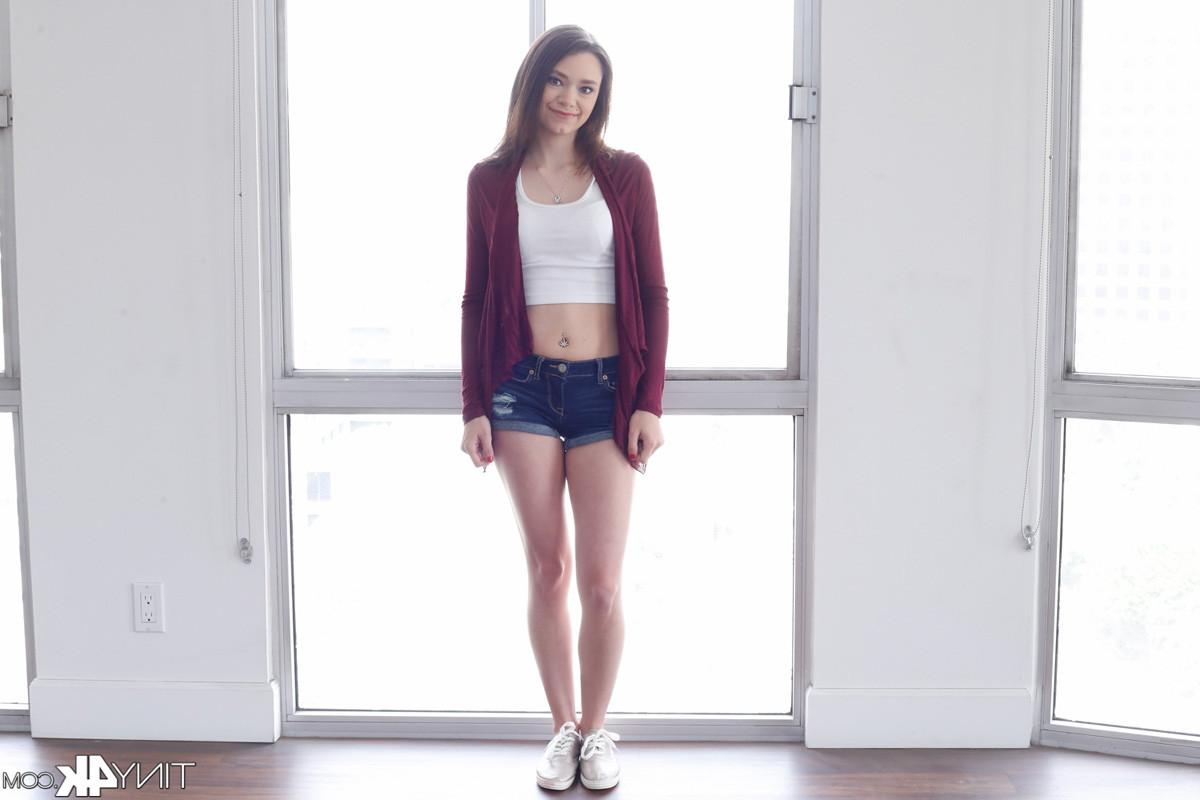 15P Rhaya Shyne slides a massive pole into her tiny hole