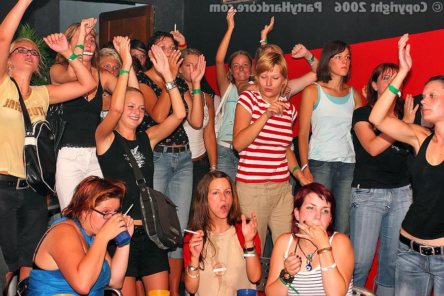 11P Male strippers humping on ladies