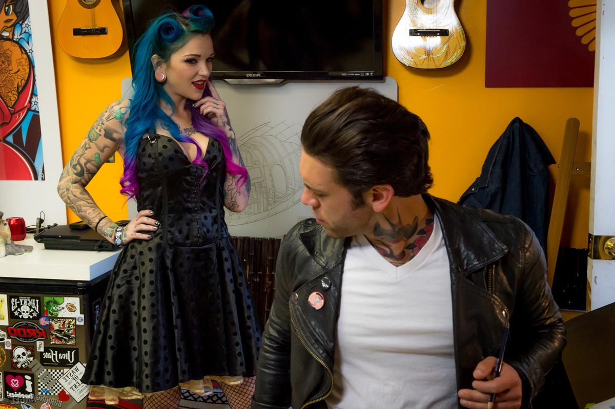 15P Kandy Kummings sucks and fucks the hunk from the tattoo shop