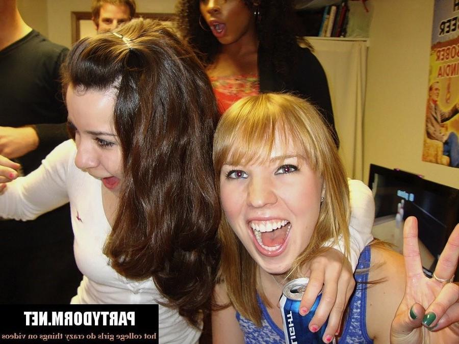 16P Crazy and sexy college girls from Florida dared to run around on
