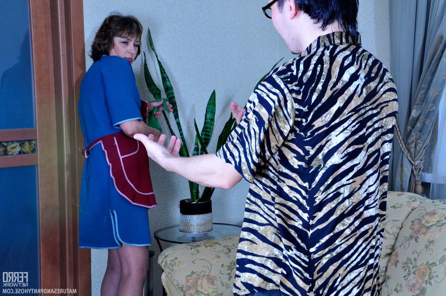 20P Old housemaid get her barely visible tights lowered for sucknfuc