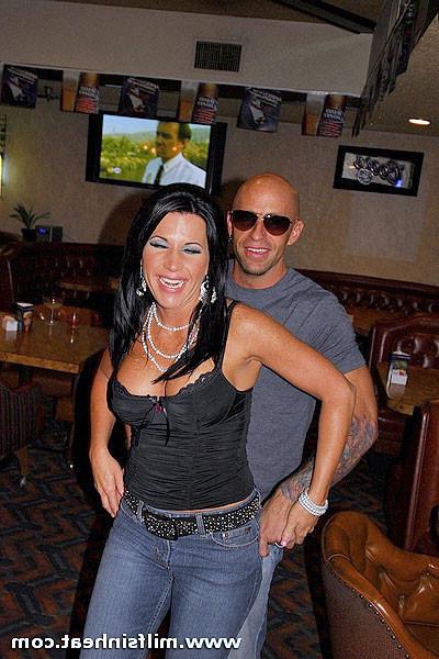 15P MILF is too in heat to to lose the chance of getting a massive facial
