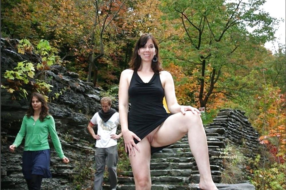 8P MILF Selena Public 3