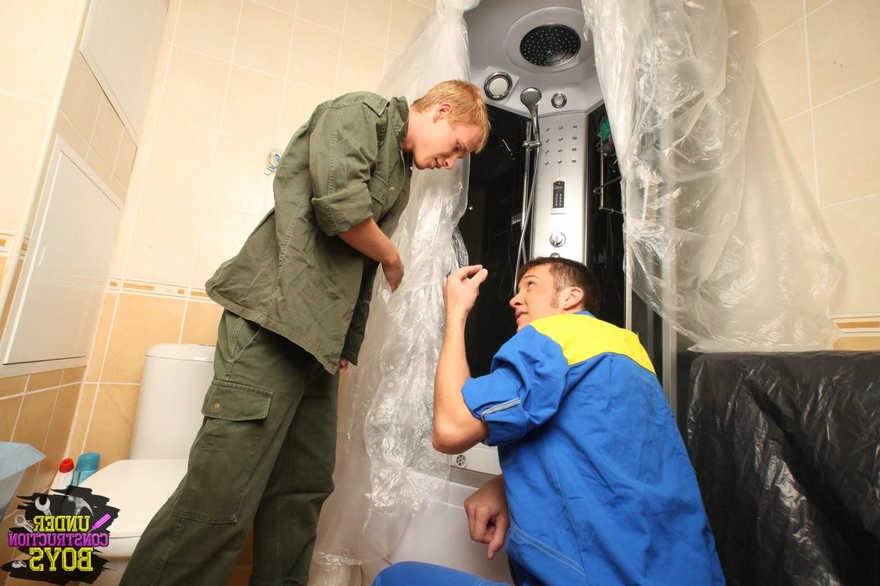 12P Two horny twinks try out the shower they just installed