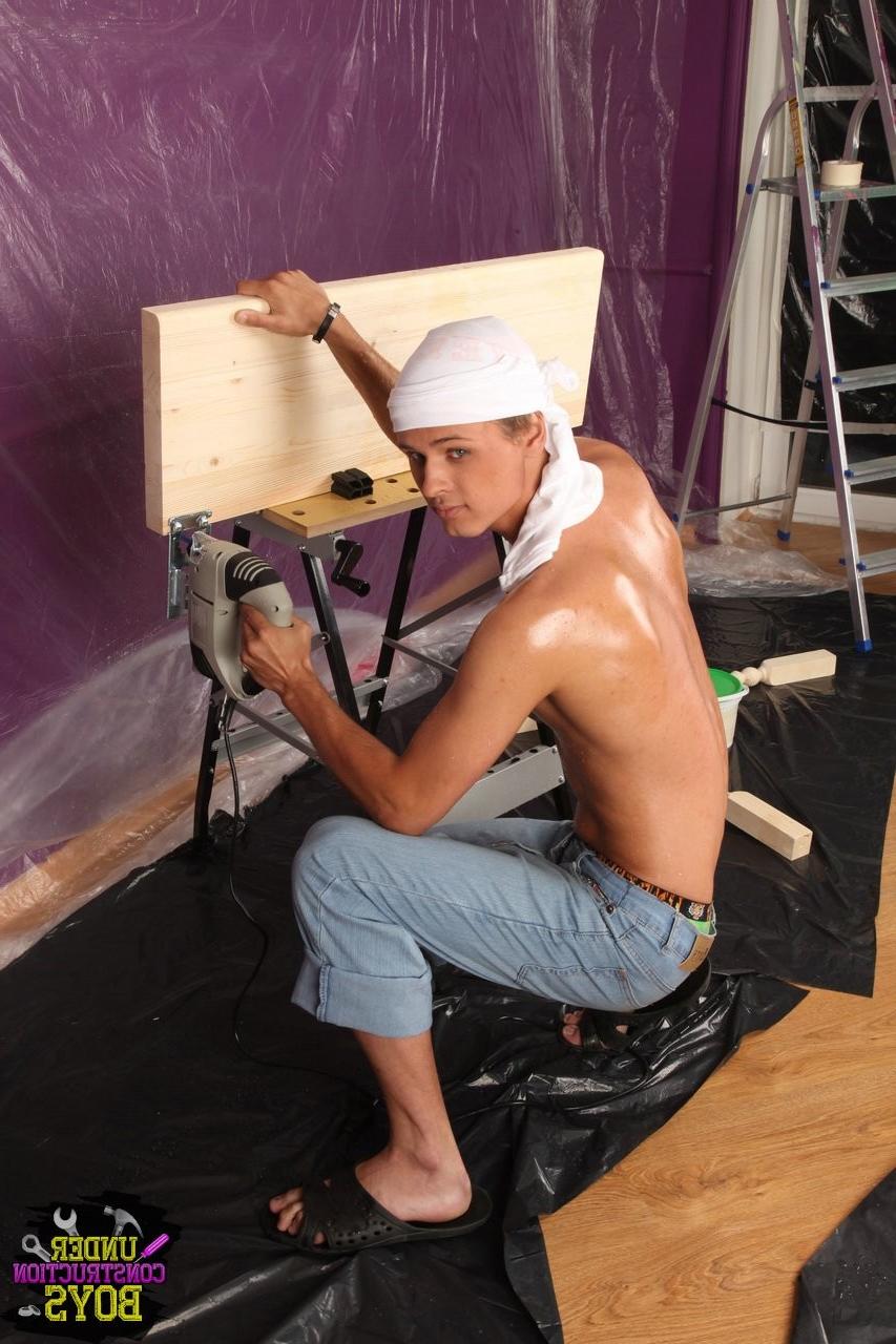 12P Eager twink gets his hands on muscular oiled up construction guy
