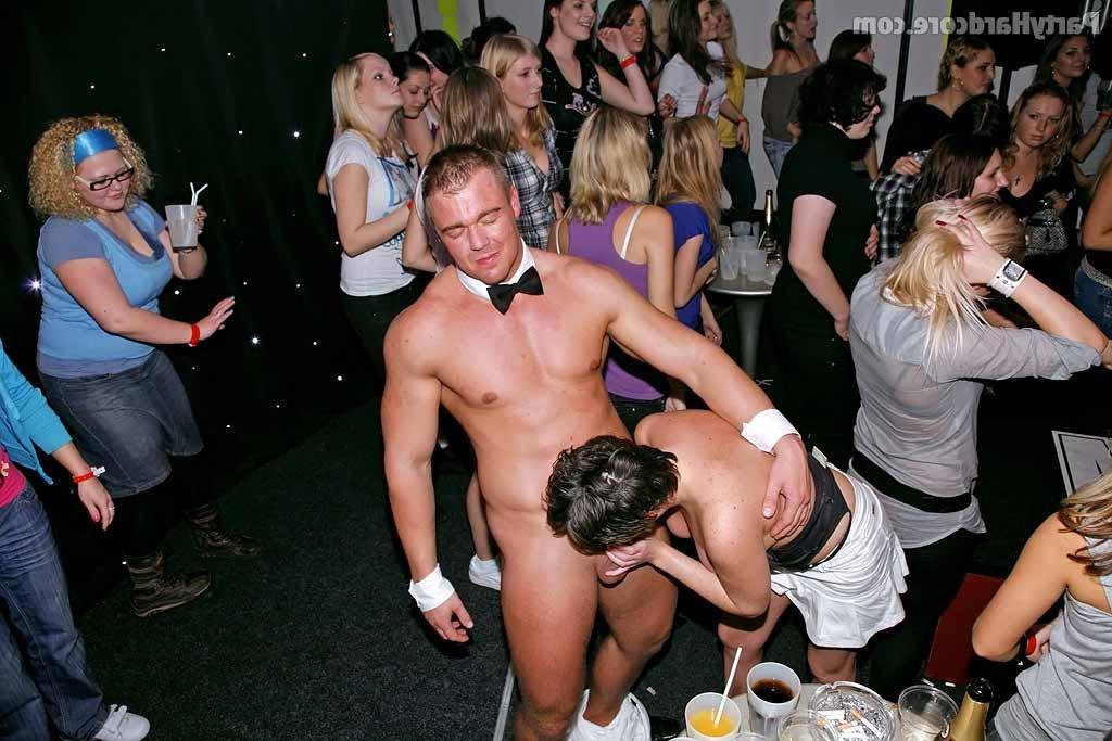 16P Crazy party hardcore with amateurs sucking