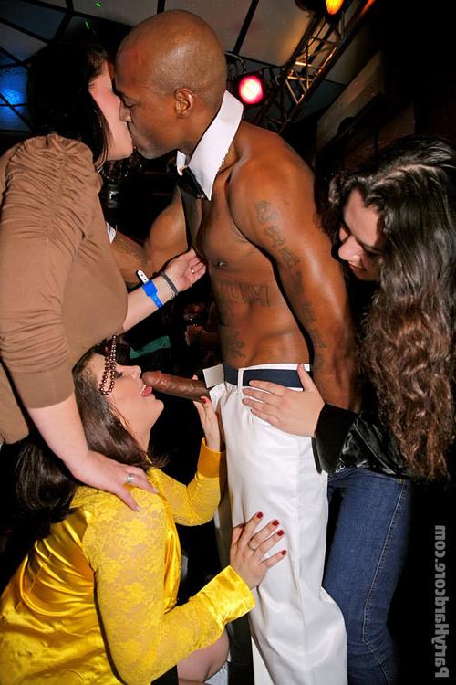 16P Horny amateurs sucking all in a crazy party