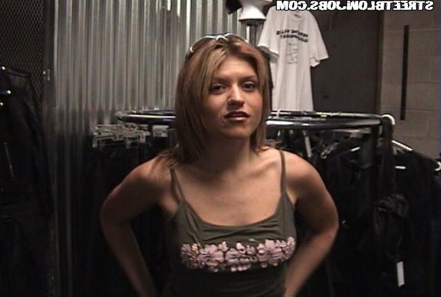 15P Cute girl gets caught on spycam while she bangs for a free coat
