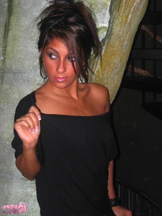 16P Raven Riley perky tits and sweet shaved pussy