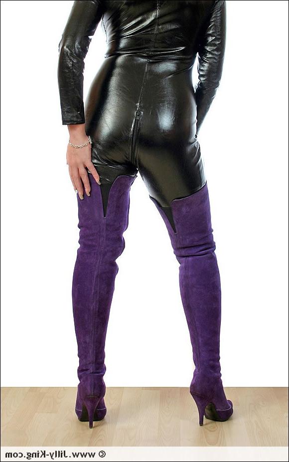 15P Glamorous busty mature babe in tight latex catsuit
