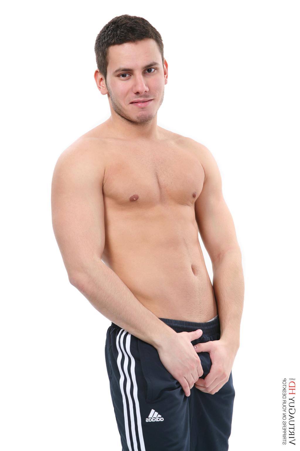 15P Stop watching pictures and get Cameron stripping on your desktop