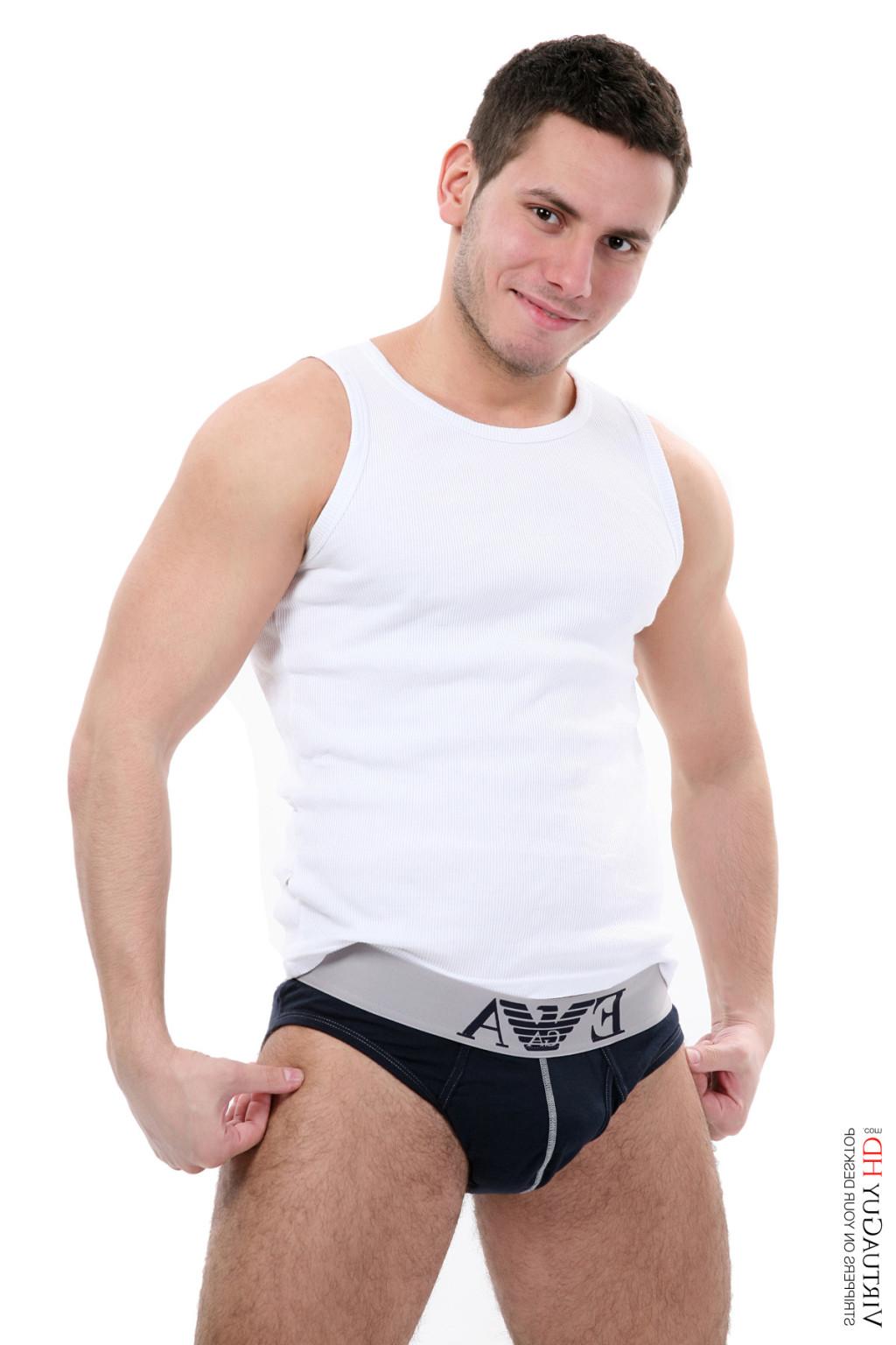 15P Stop watching pictures and get Cameron stripping on your desktop