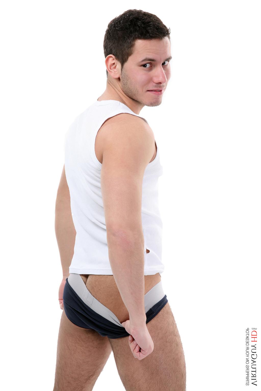 15P Stop watching pictures and get Cameron stripping on your desktop